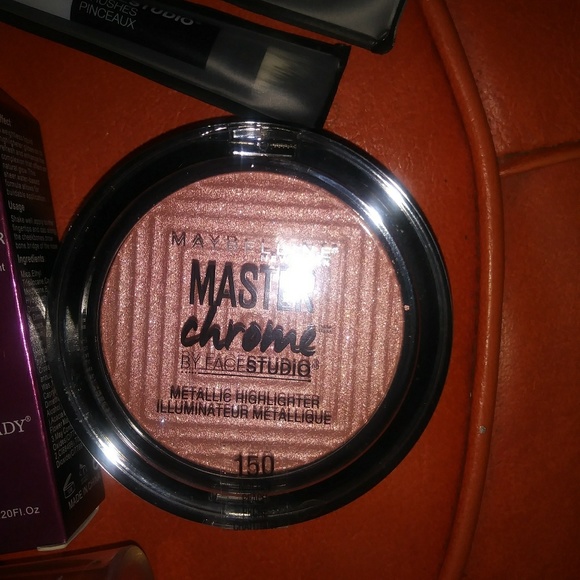 Make up bundle!!! 👄 - Picture 5 of 5